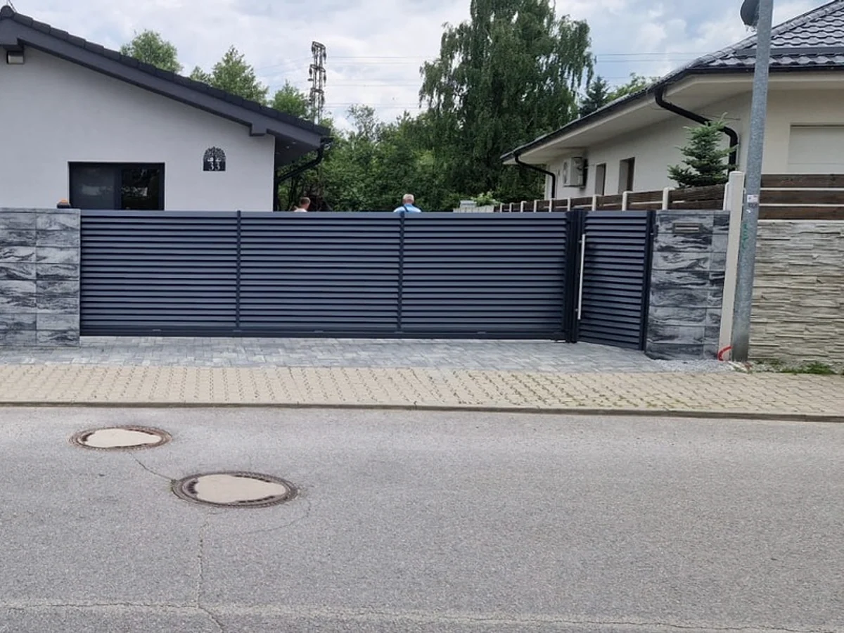 Alternatywny wariant pełniejszego frontu z poziomym podziałem.